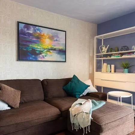 Bright And Spacious Apartment Near City Centre Apartment