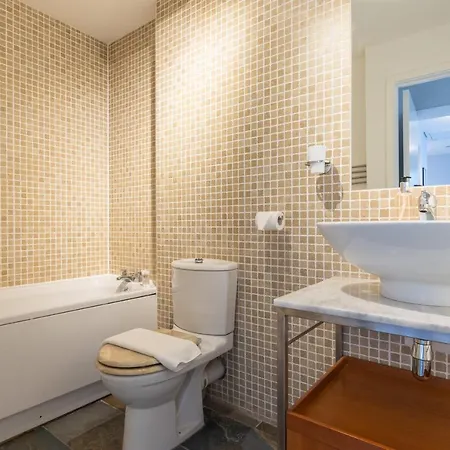 Apartment Bright And Spacious Apartment Near City Centre *