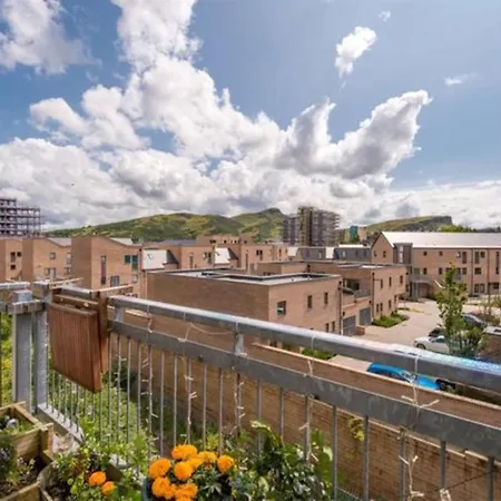 Bright And Spacious Apartment Near City Centre Apartment