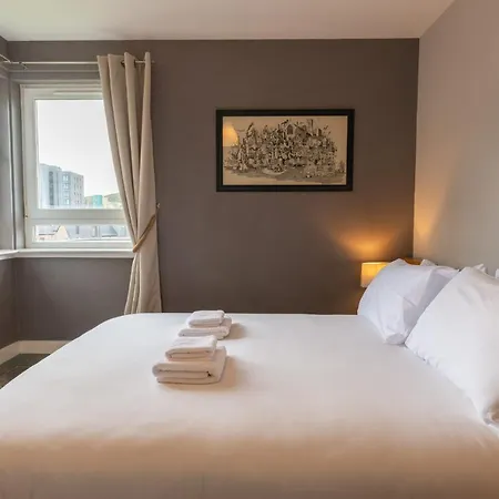 Bright And Spacious Apartment Near City Centre Apartment