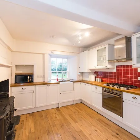 5 Bedrooms Central Edinburgh