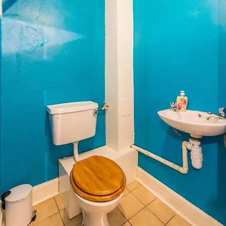 5 Bedrooms Central Apartment Edinburgh