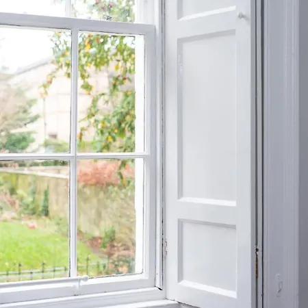 5 Bedrooms Central Apartment Edinburgh