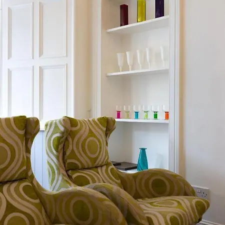 Large Modern 1 Bedroom Apartment In Edinburgh * אדינבורו