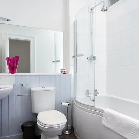 Large Modern 1 Bedroom Apartment In Edinburgh Edinburgh