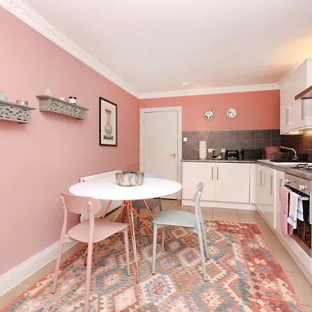 Altido Stunning 1-bed Maisonette In The New Town