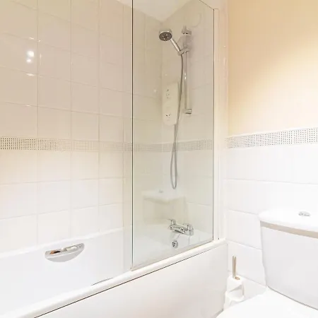 Pass The Keys Spacious And Central Flat, Sleeps 5