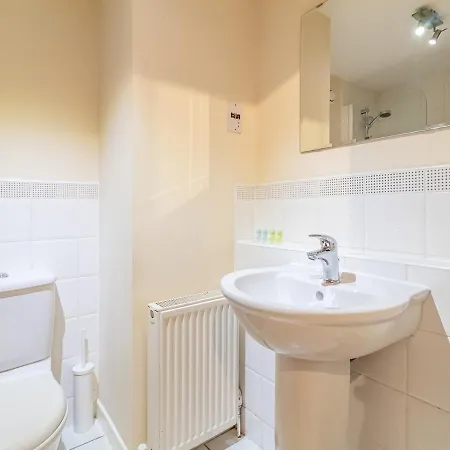 Pass The Keys Spacious And Central Flat, Sleeps 5 *