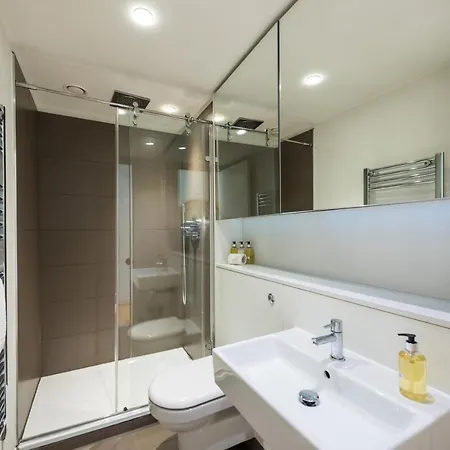 Quartermile Luxury דירה