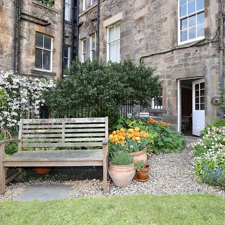 Altido Stunning 1-bed Maisonette In The New Town Apartment