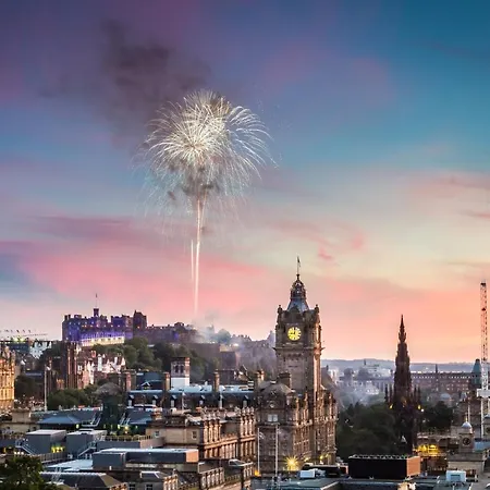 Queen St: Superb Penthouse Flat W/roof Terrace Apartment Edinburgh