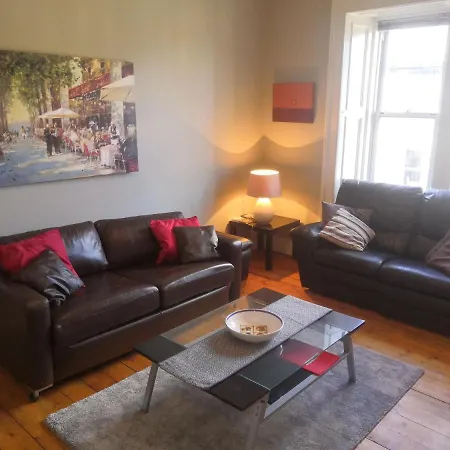 Sleeps 5 Spittal Street Residence, Spacious 2 Bedroom Apt Close To Castle