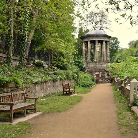 Historic Dean Village Treasure, Sleeps 4 *
