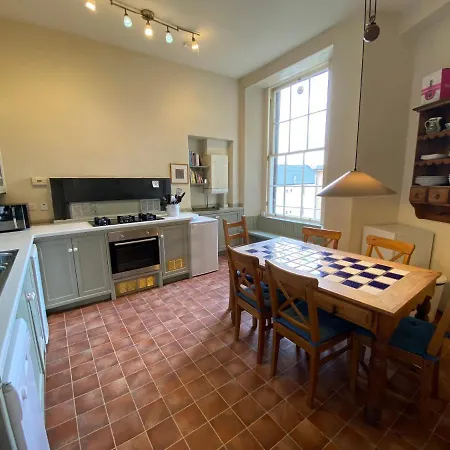 Apartment Grand City Apartment In Stockbridge Area Edinburgh
