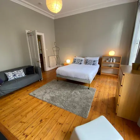 Grand City Apartment In Stockbridge Area Appartement *