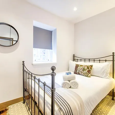 Apartment Well Court @ Dean Village *