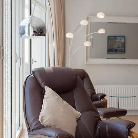 Shandwick - Centre - Sleeps 2 *