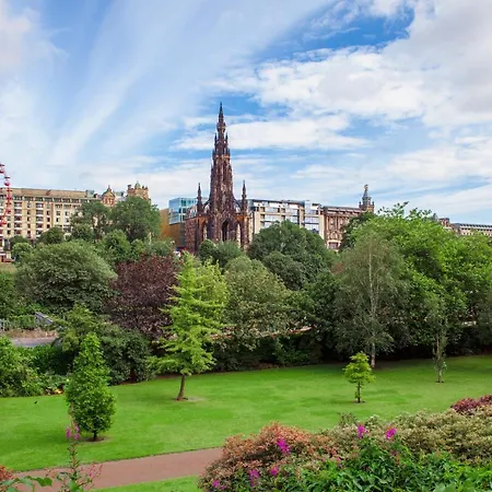 Shandwick - Centre - Sleeps 2 Apartment *