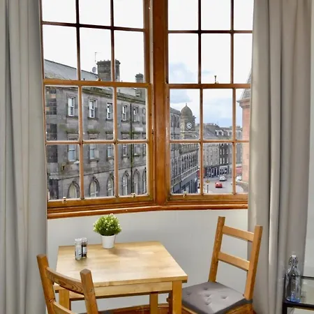 Sophisticated And Bright One Bed In Leith Apartament