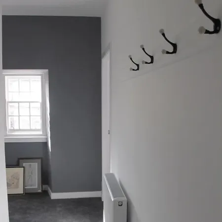 2 Chessels Court, Flat 3 Apartment