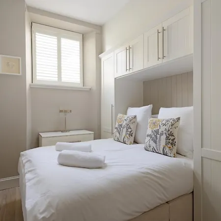 The Rose Street Retreat By Calton Living Apartment *