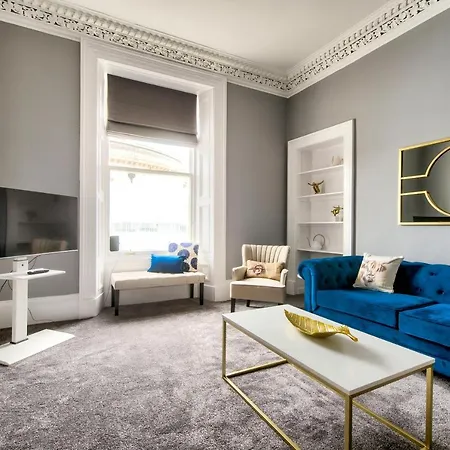 Lothian Road - Perfect Centre Location. * Edinburg