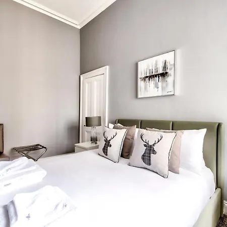 Lothian Road - Perfect Centre Location. * Edinburg