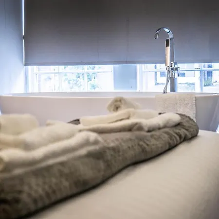 Luxury Royal Mile Boutique 2bedroom *