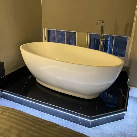 Luxury Royal Mile Boutique 2bedroom