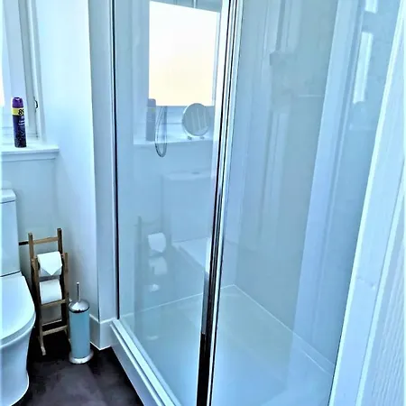 Kings Road - Seaside Retreat 15 Minutes To Central Apartment
