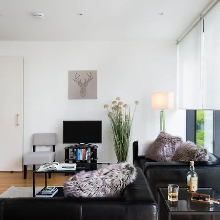 Diamond Quartermile Apartment *