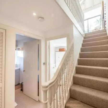 Apartment Guestready - Bright Airy Flat With River Views Free Parking - Sleeps 4