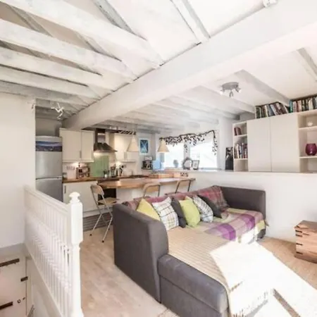 Apartment Guestready - Bright Airy Flat With River Views Free Parking - Sleeps 4
