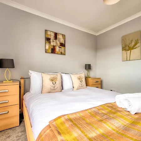 Altido Gorgeous 2br City Centre Apt With Parking *