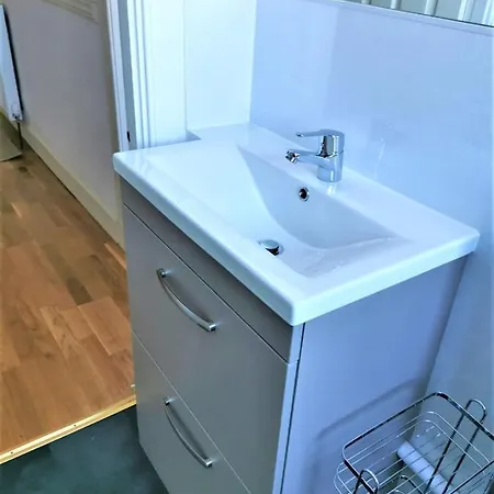 Kings Road - Seaside Retreat 15 Minutes To Central Apartment *