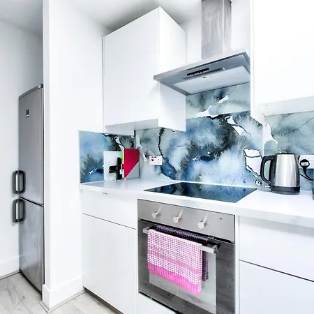 Guestready - Stylish Modern 2Br Flat For 4 - Free Parking *