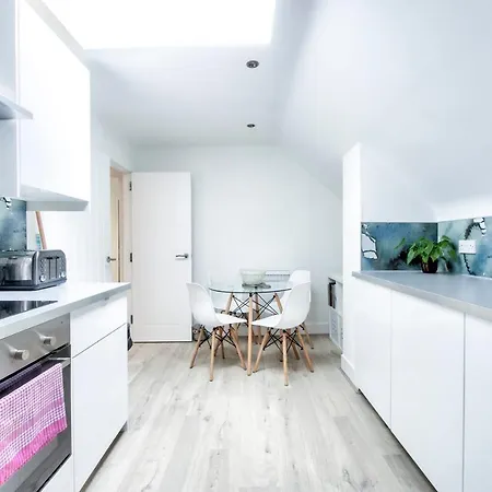 Guestready - Stylish Modern 2Br Flat For 4 - Free Parking Apartment