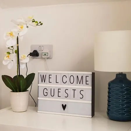 Guestready - Stylish Modern 2Br Flat For 4 - Free Parking