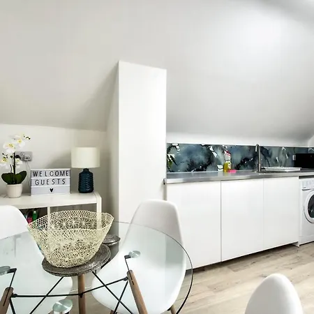Guestready - Stylish Modern 2Br Flat For 4 - Free Parking * Edinburgh