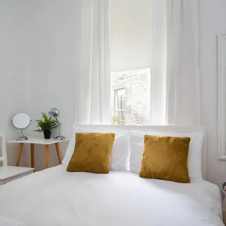 Stockbridge Two Bedroom Lägenhet *