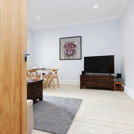 Stunning 2 Bed Nr The Royal Mile & The Castle Apartment