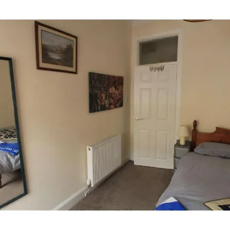 Entire Apartment In Edinburgh *