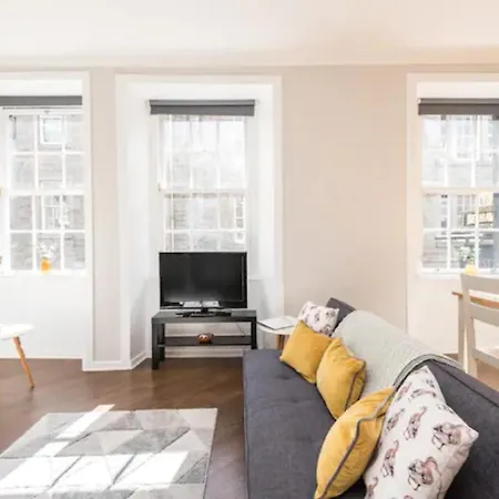 Bright New Town 2br-1ba, 1 Min To George St - Free Parking By Bonjour Residences شقة إدنبرة