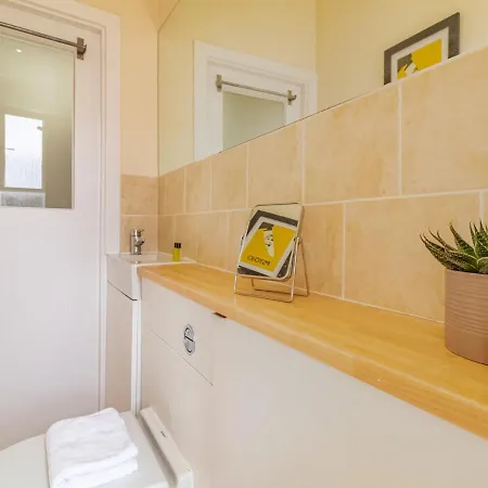 Pass The Keys Trendy 1Bed Flat Near City Centre - Free Parking Edinburgh
