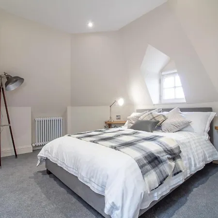 Apartment Luxury Royal Mile By The Castle - Sleeps 4 *
