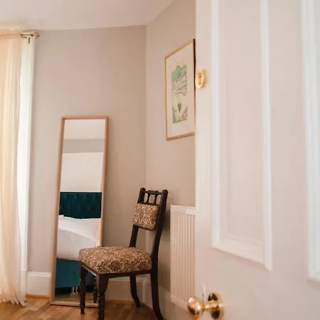 Georgian House 4*