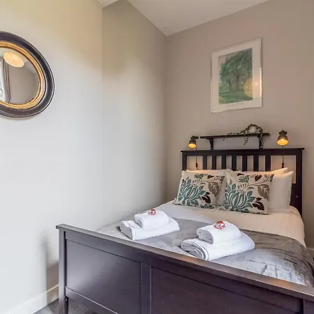 Pass The Keys Spacious And Homely Flat On The Royal Mile * Edinburgh