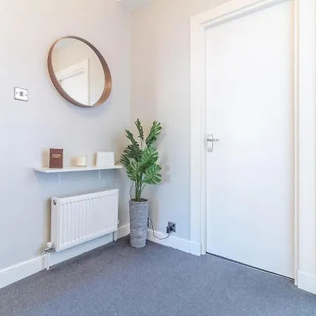 Pass The Keys Spacious And Homely Flat On The Royal Mile