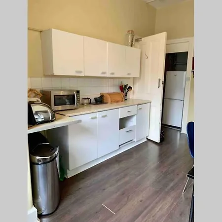 Lovely And Spacious 5 Bed Flat In Marchmont.