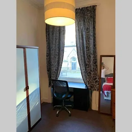 Lovely And Spacious 5 Bed Flat In Marchmont. Edinburgh